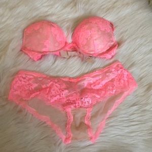 NWT Victoria secret 32D+S  set